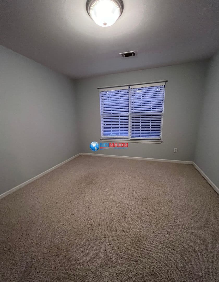 Duluth House: 4066 Parkway Circle