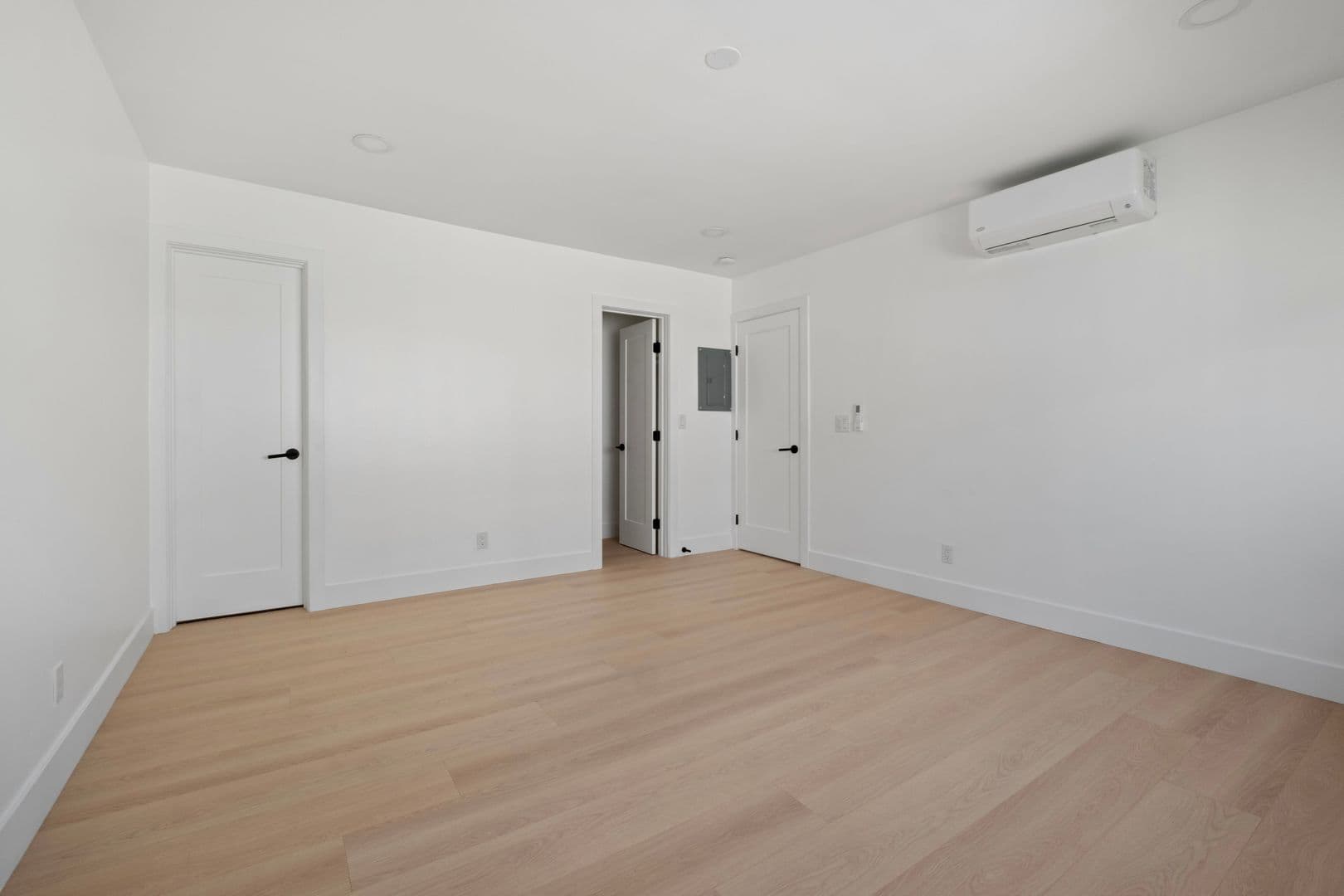 San Diego Apartment: 3983 Iowa Street