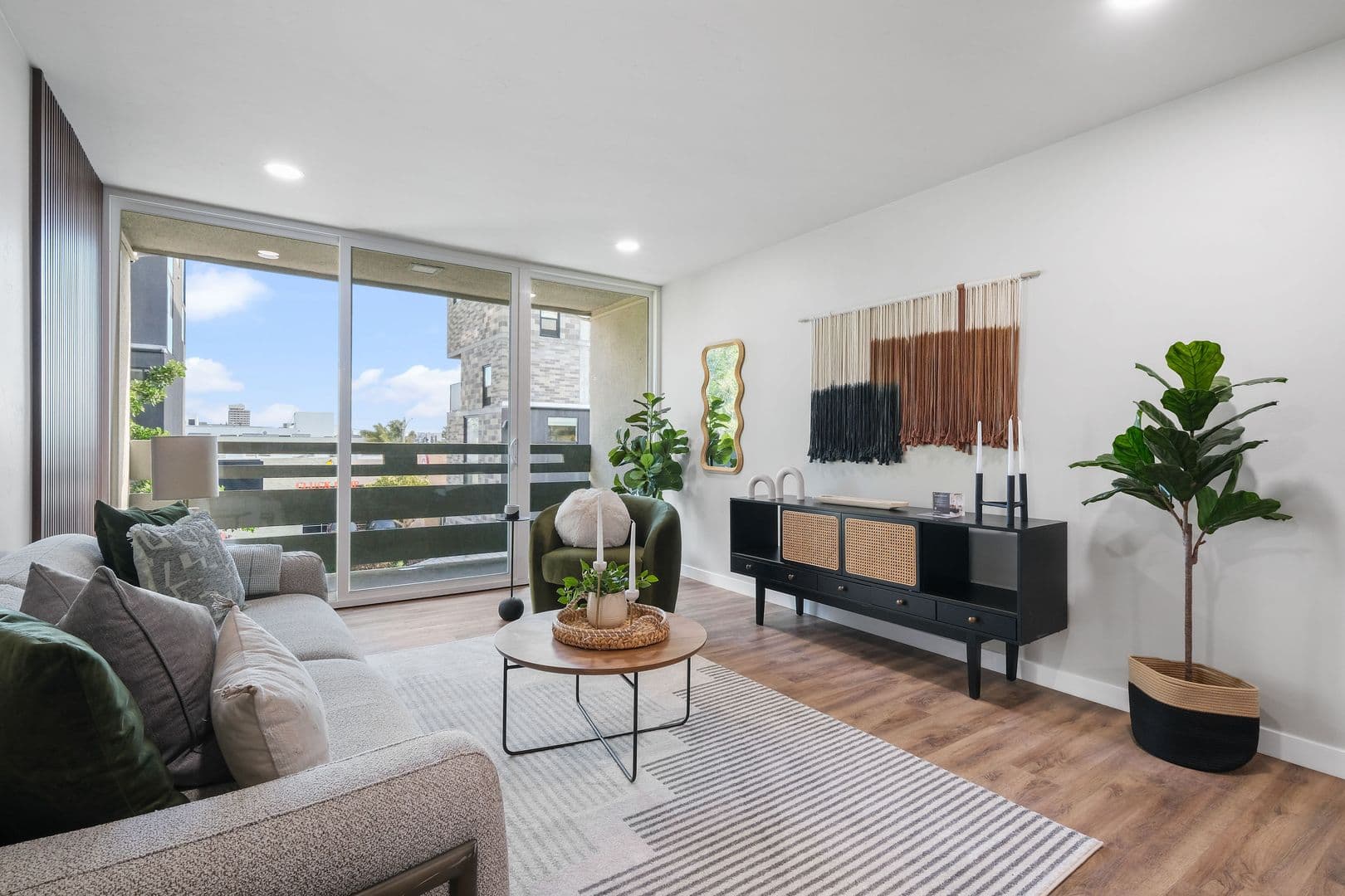 San Diego Apartment: 4043 1st Ave