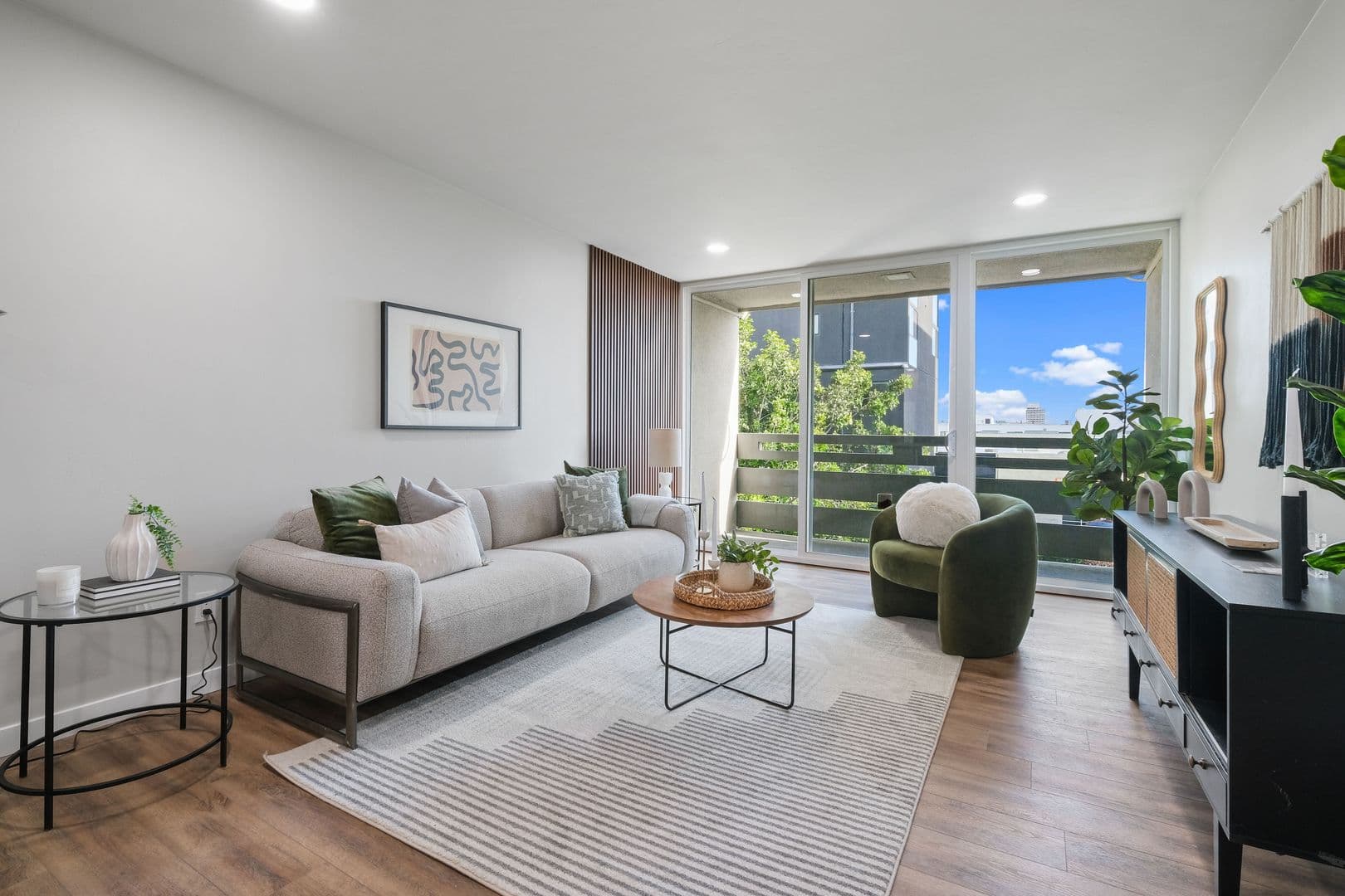 San Diego Apartment: 4043 1st Ave