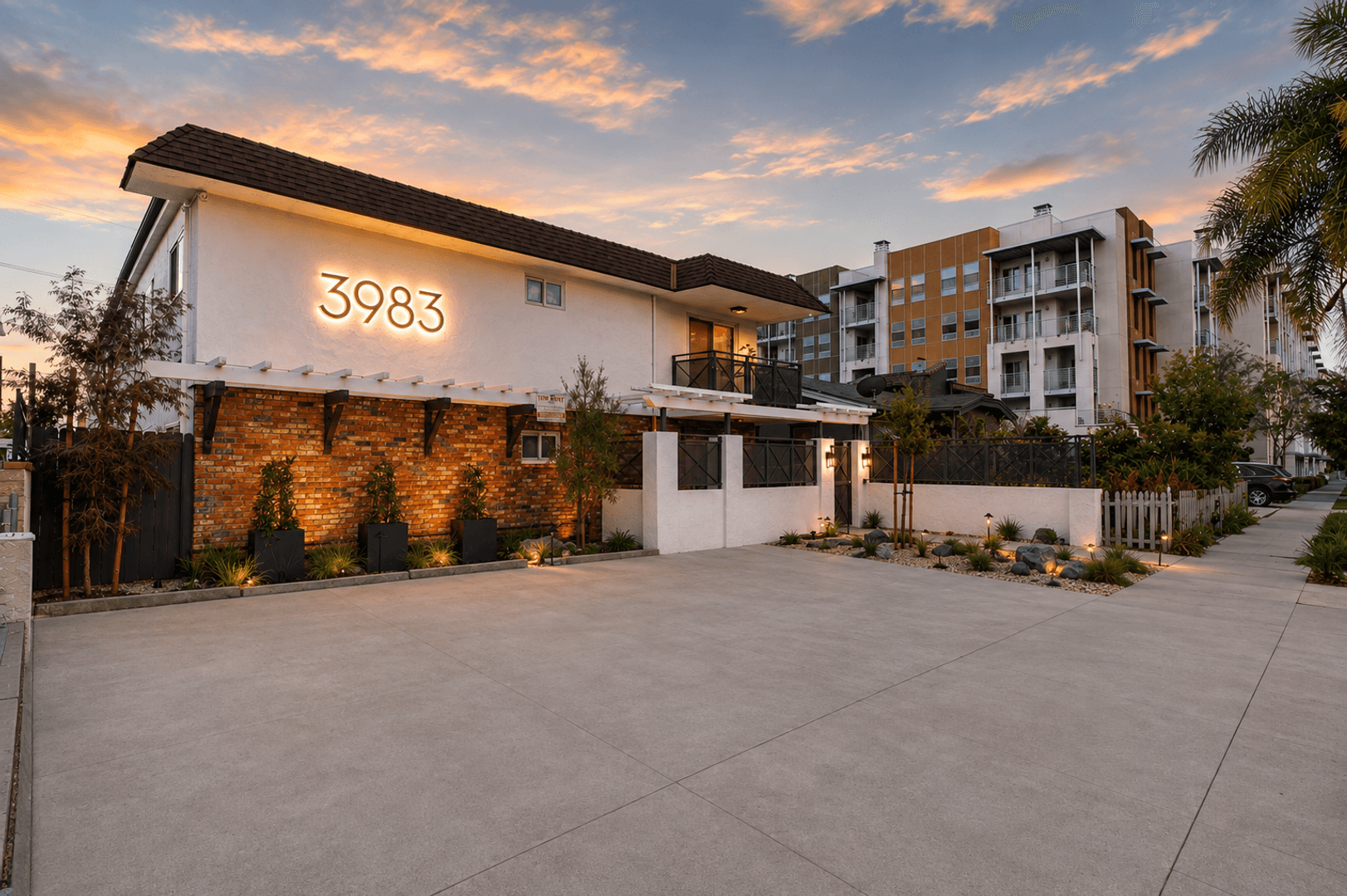 San Diego Apartment: 3983 Iowa Street