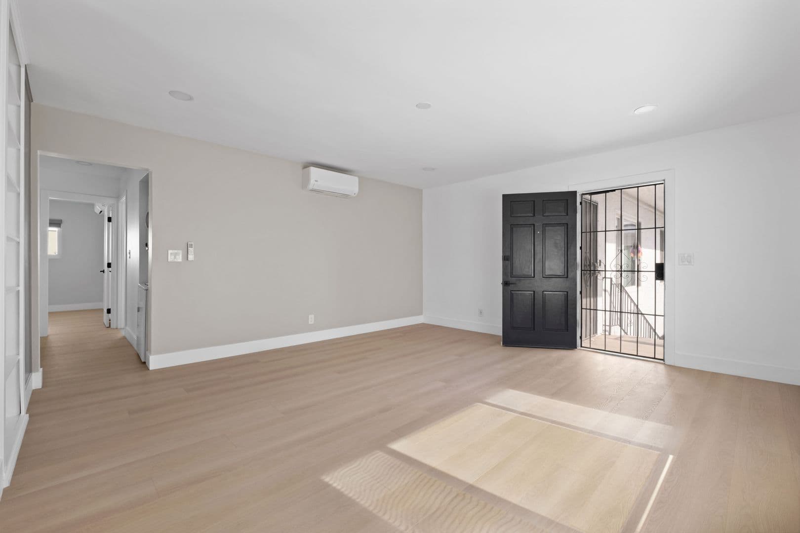 San Diego Apartment: 3983 Iowa Street
