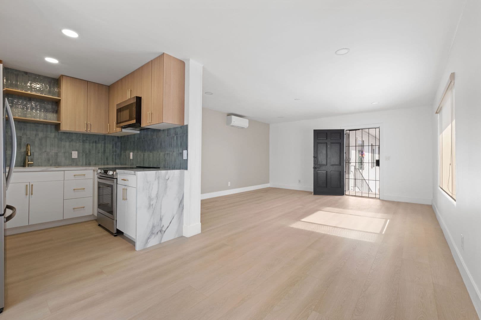 San Diego Apartment: 3983 Iowa Street