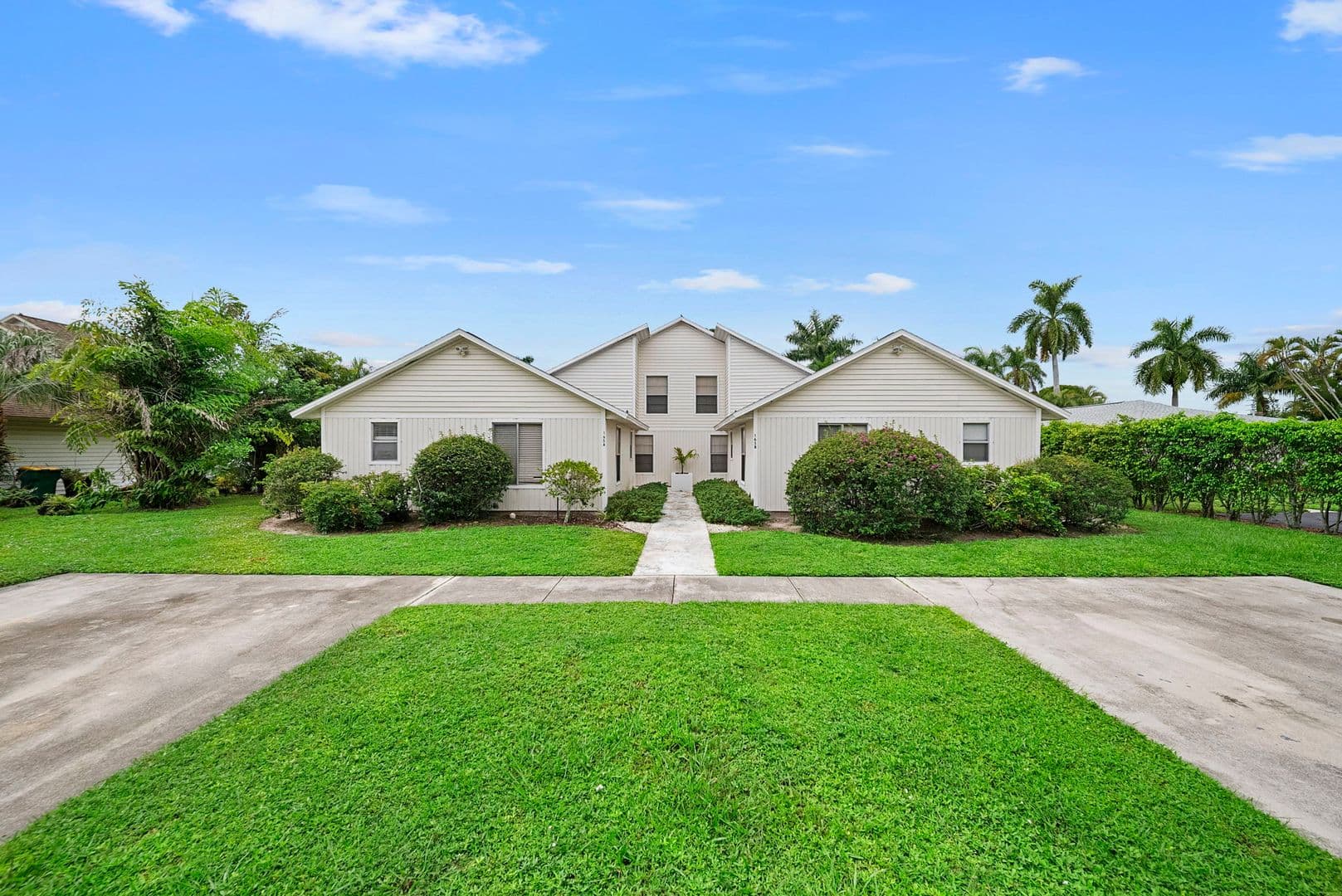 Naples Apartment: 165 Crown Dr.