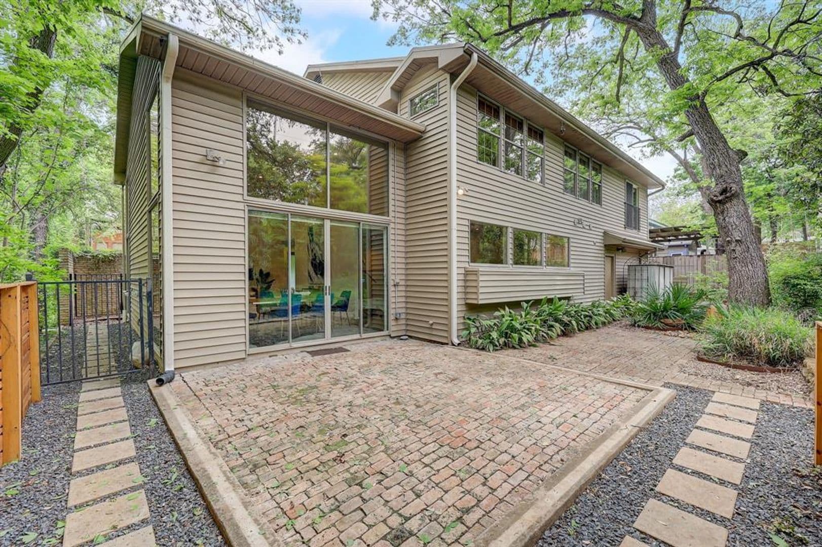 Austin House: 805 Leonard St