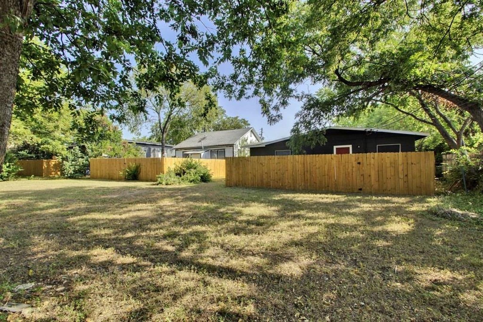 Austin Multiplex: 611 Nelray Blvd