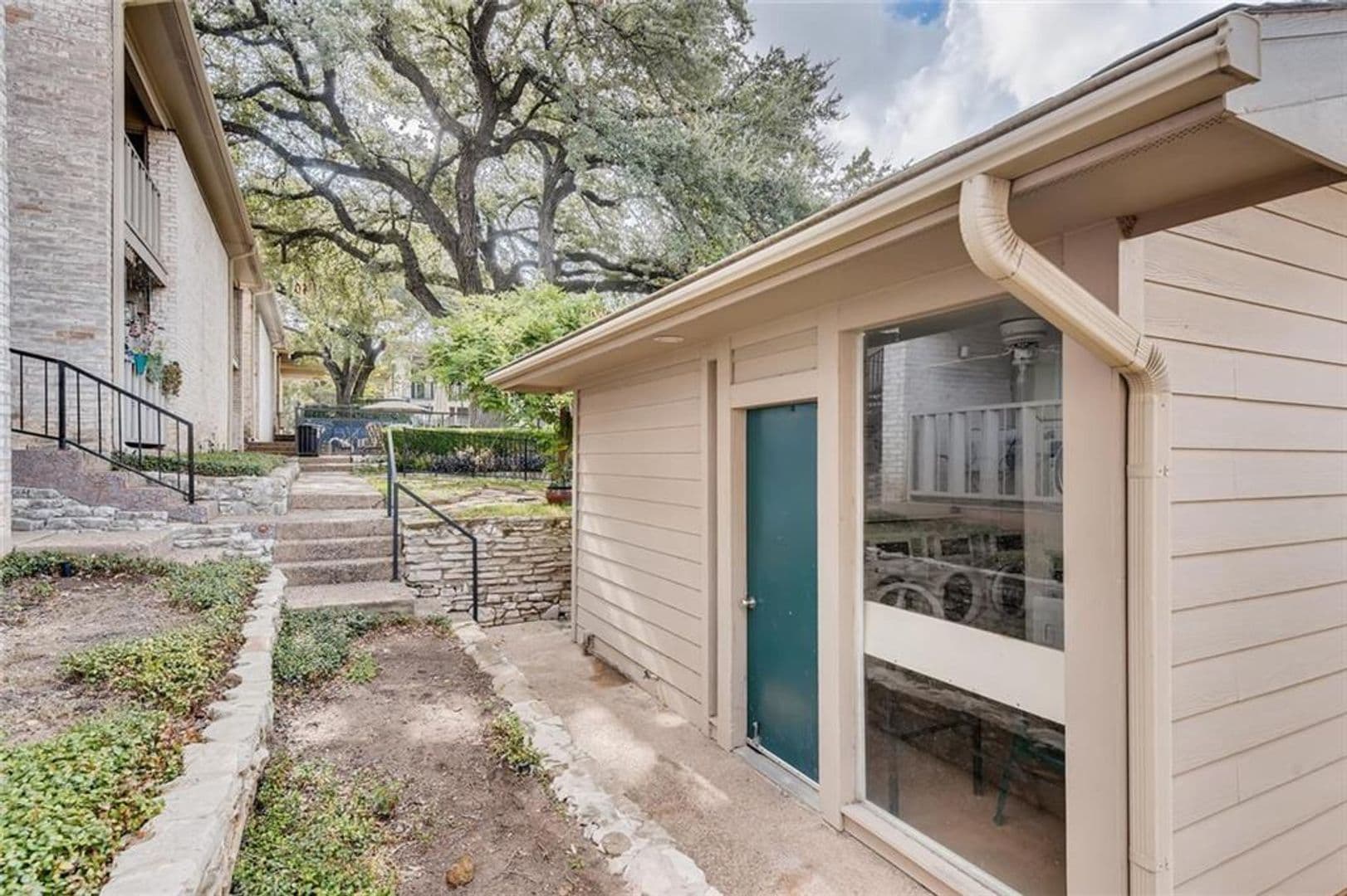 Austin Condo: 1304 Summit St