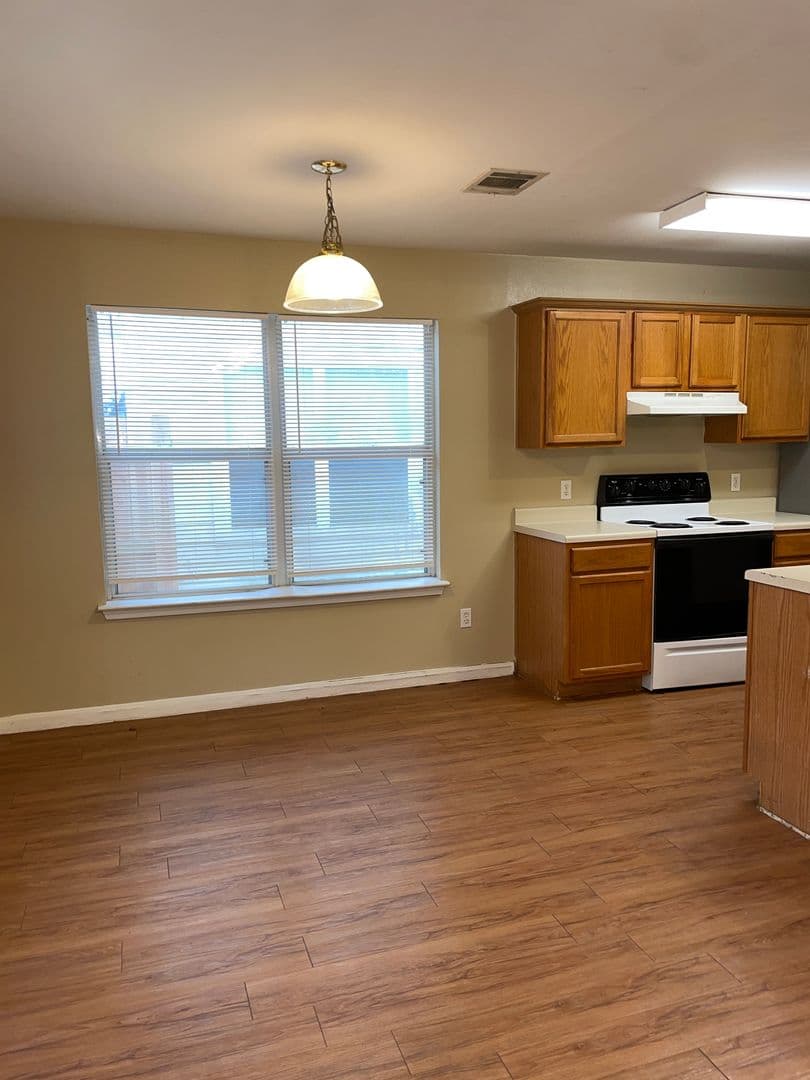 Austin Multiplex: 2400 Riddle Rd - Unit B