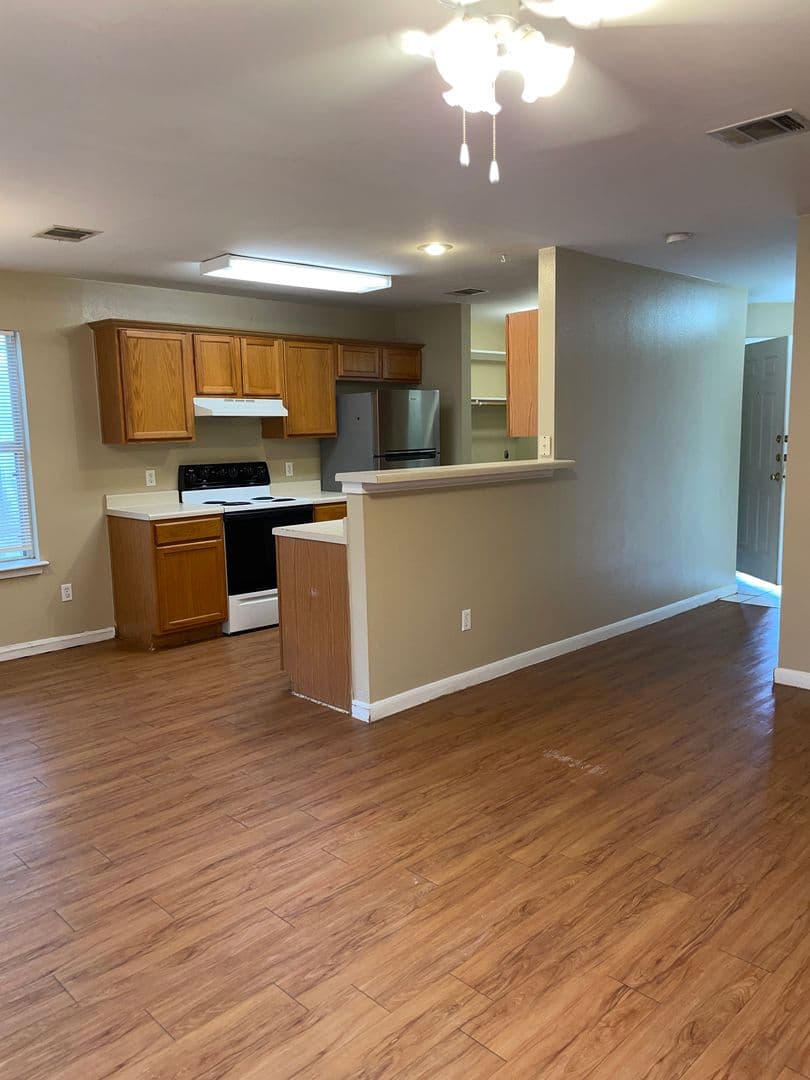 Austin Multiplex: 2400 Riddle Rd - Unit B