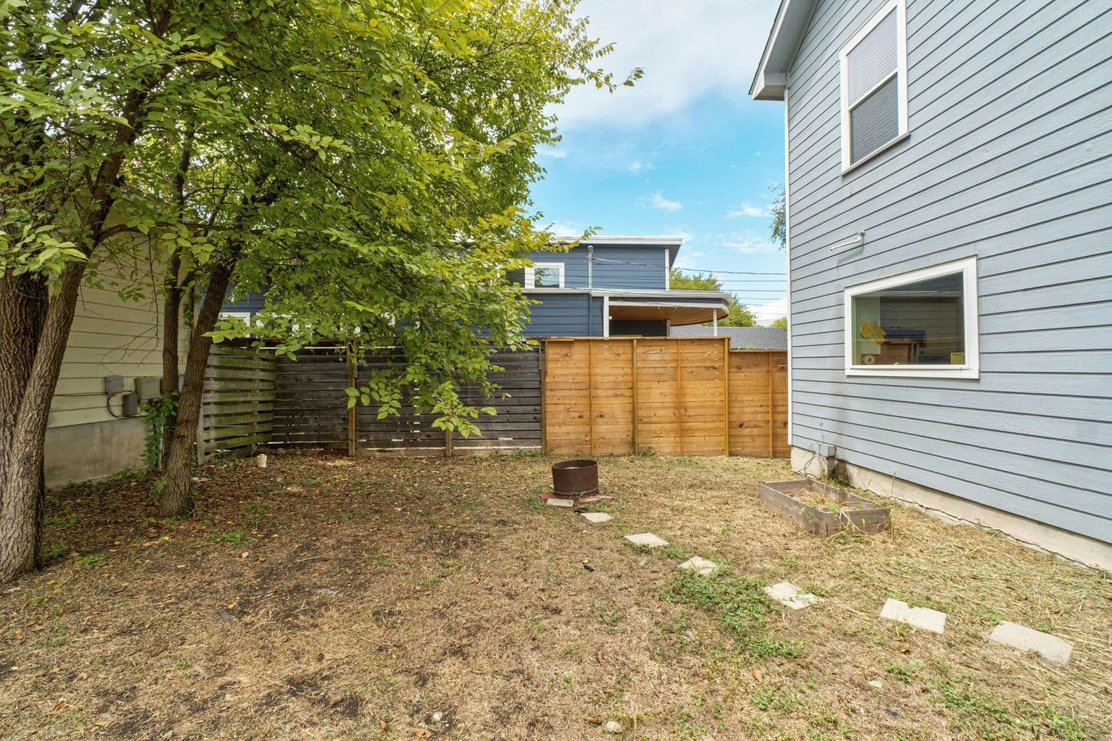 Austin Multiplex: 2917 E 16th St