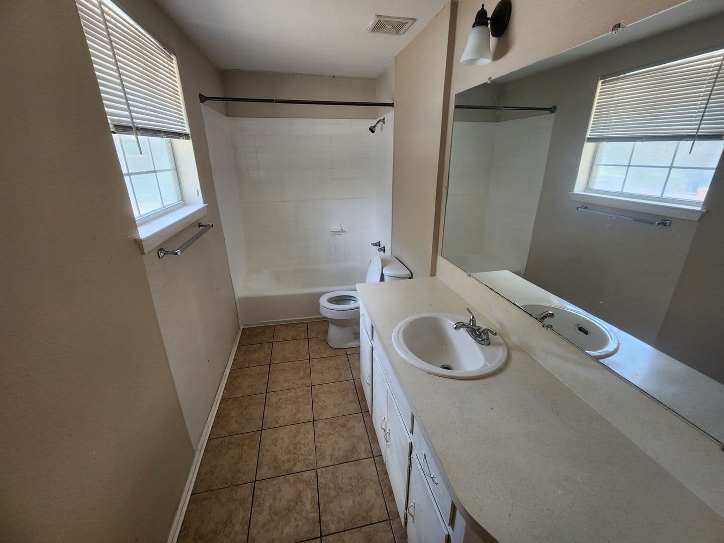 Austin Multiplex: 608 1/2 Genard St