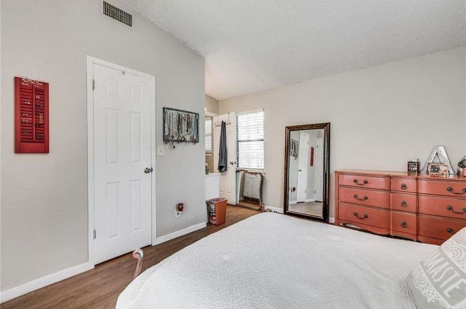 Austin Multiplex: 404 Franklin Blvd