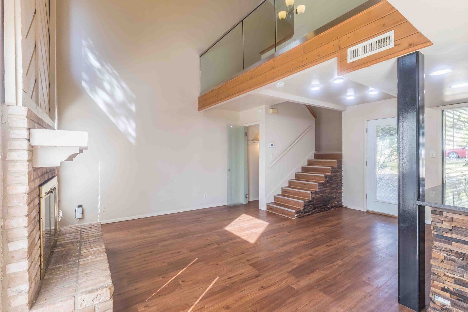 Austin Multiplex: 3901 Knollwood Dr