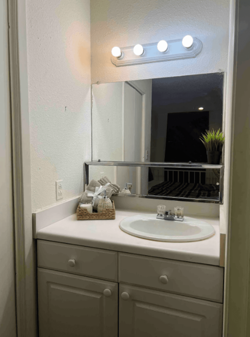 Austin Apartment: 701 W. 25th St