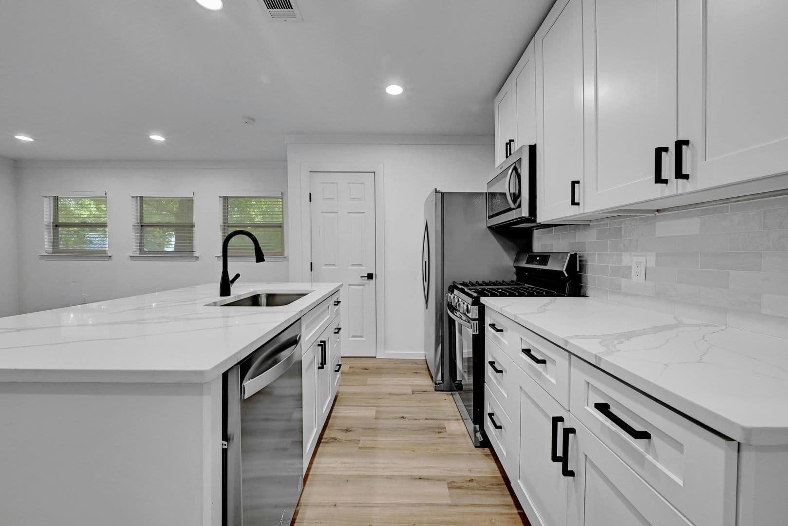 Austin House: 1913 David St