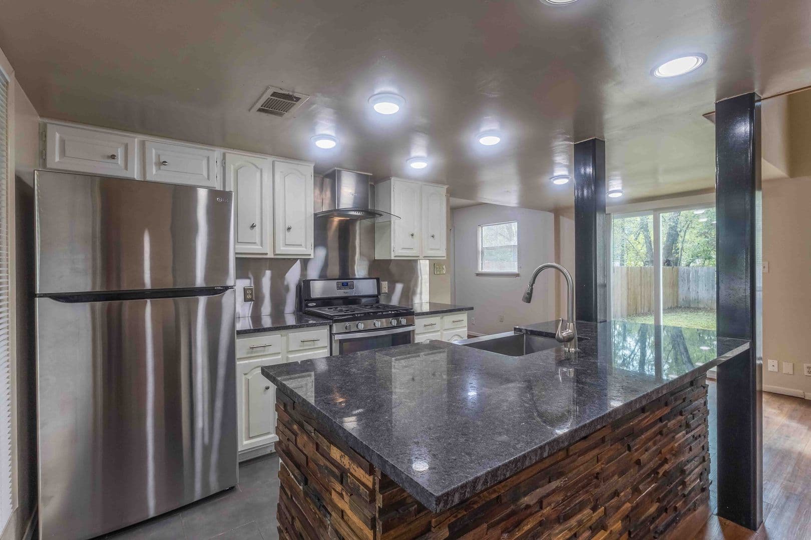 Austin Multiplex: 3901 Knollwood Dr