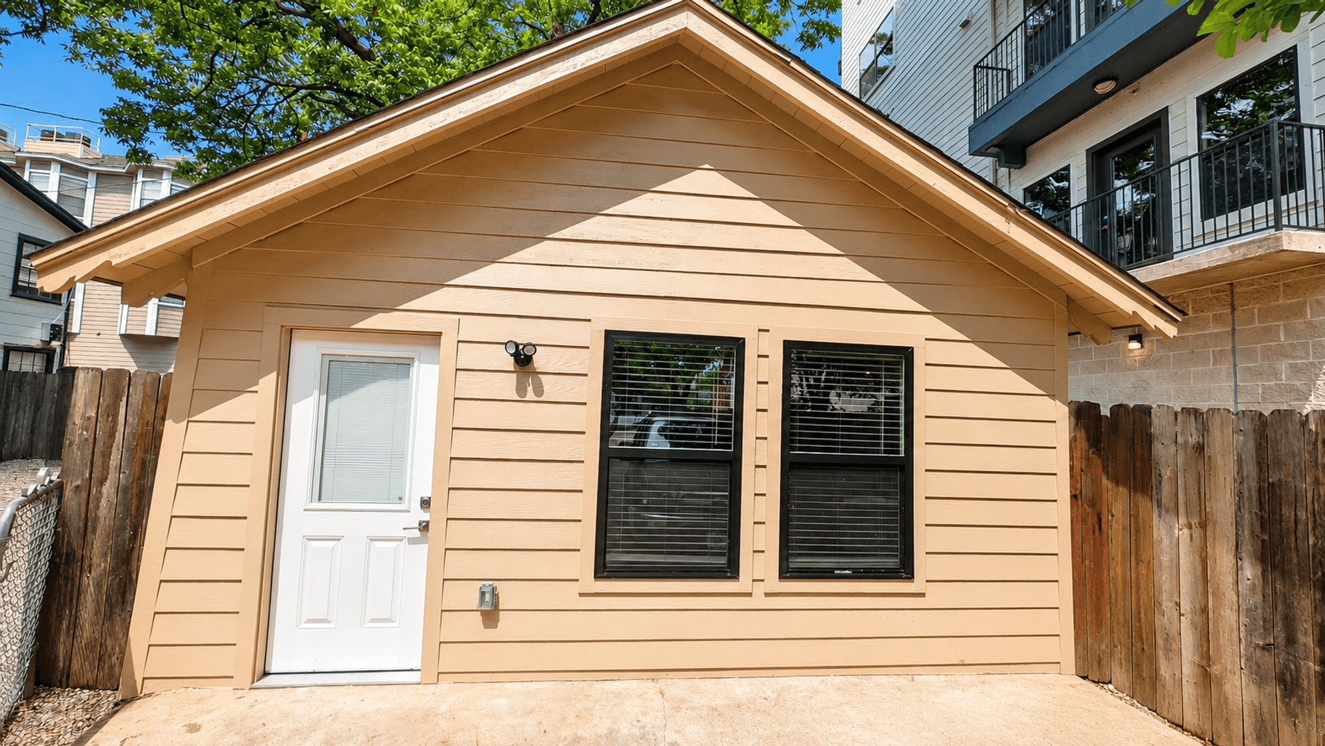 Austin House: 910 W 22nd 1/2 St