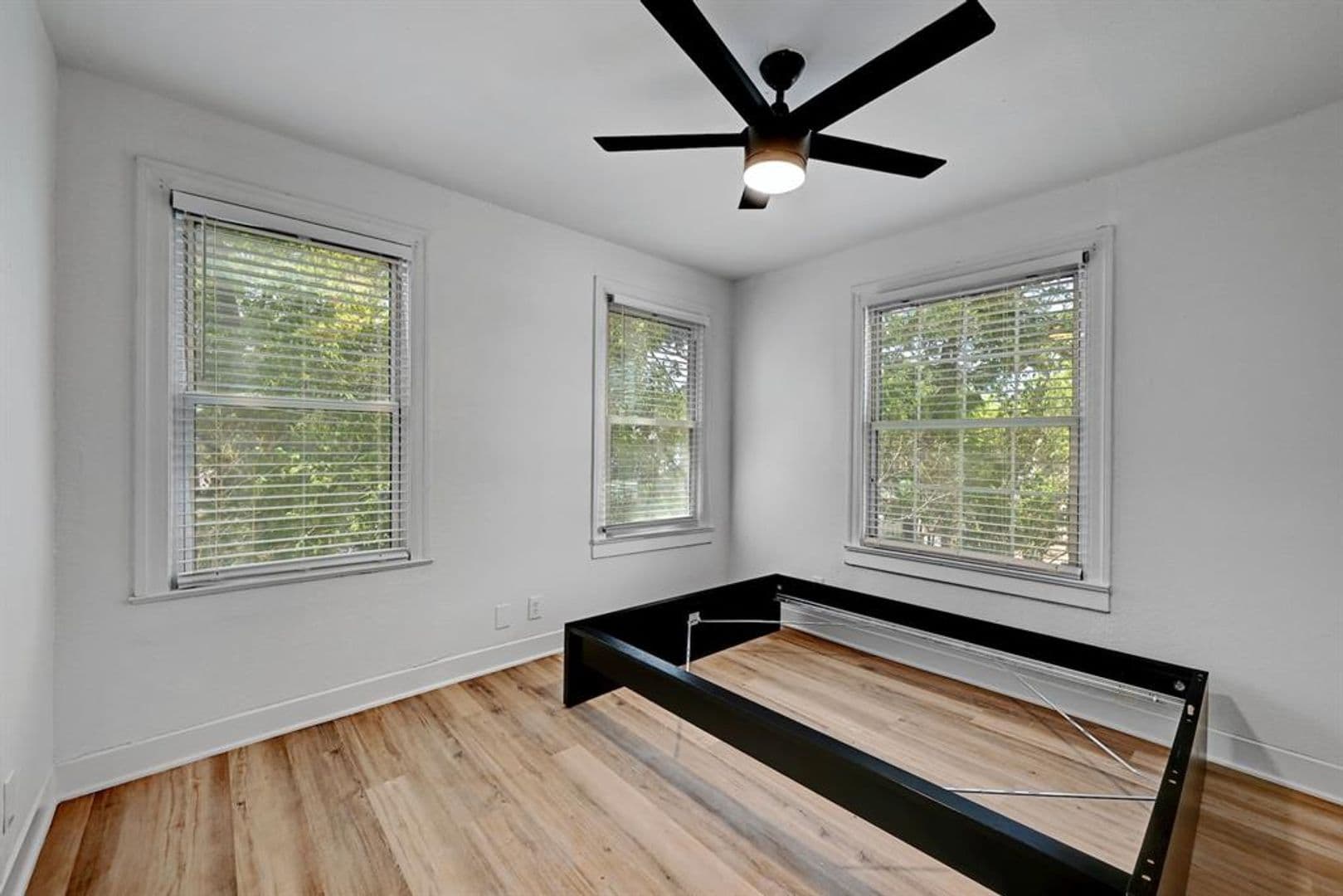 Austin Multiplex: 2305 Longview St