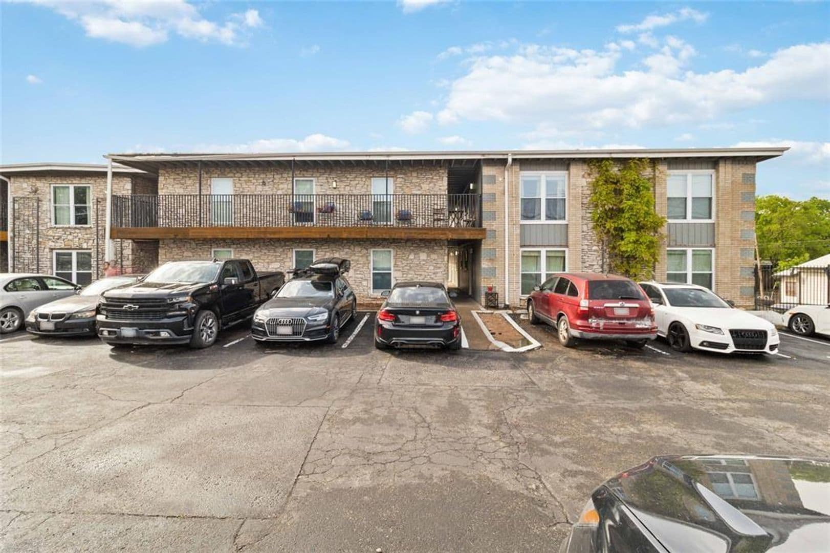 Austin Apartment: 2401 Manor Road
