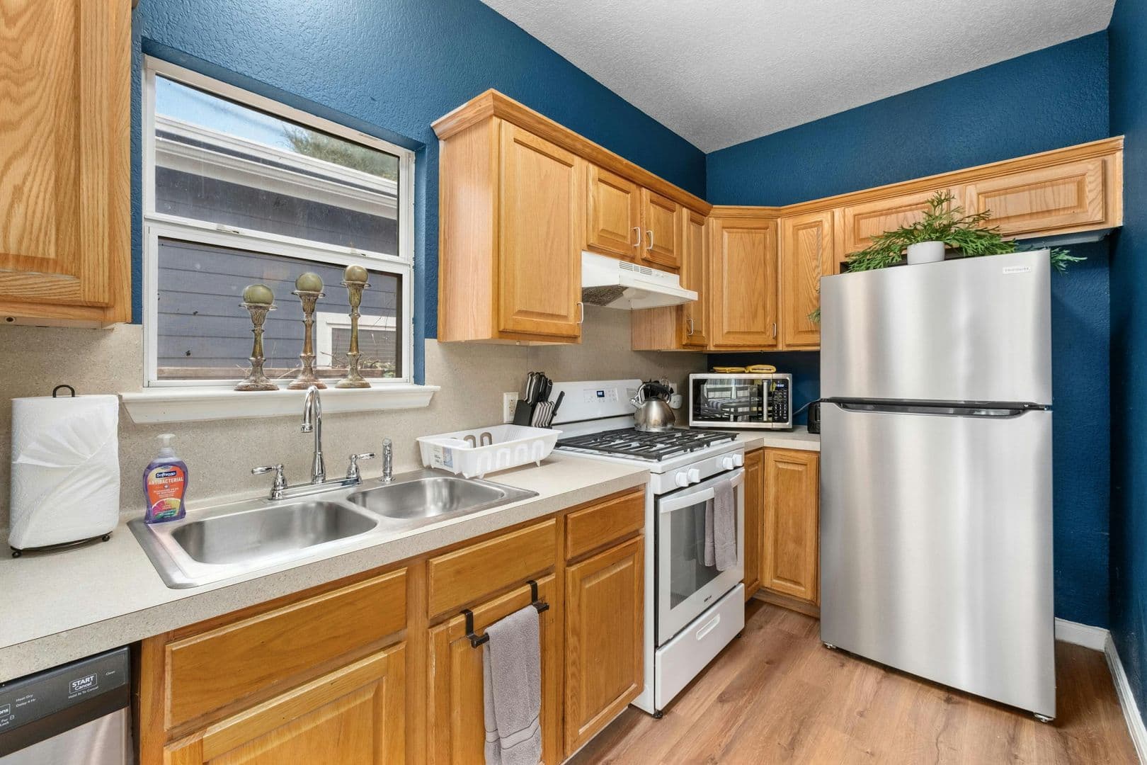 Austin Multiplex: 2917 E 16th St