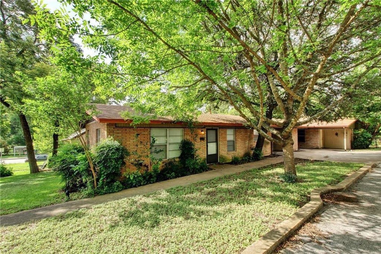 Austin Multiplex: 607 Bellevue Pl