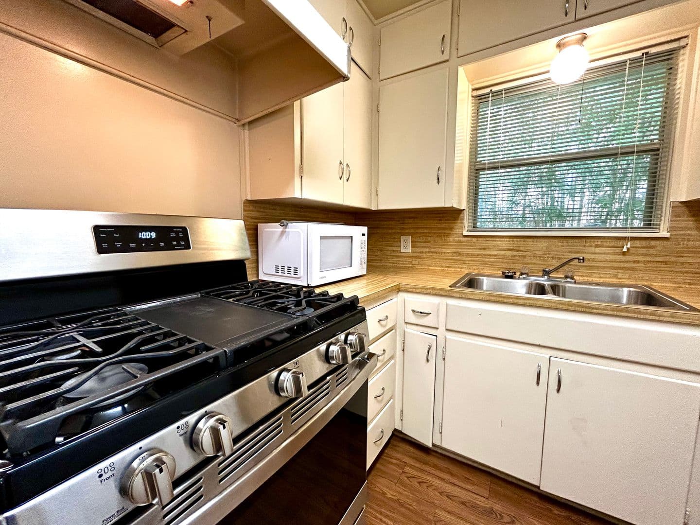 Austin Multiplex: 607 Bellevue Pl