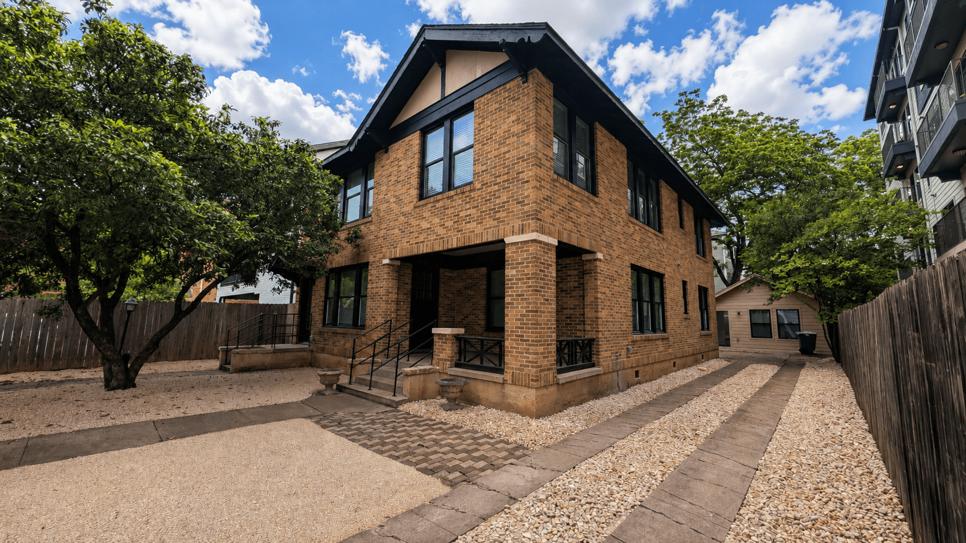 Austin House: 910 W 22nd 1/2 St
