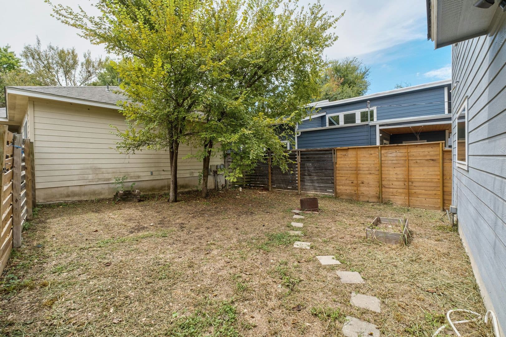 Austin Multiplex: 2917 E 16th St