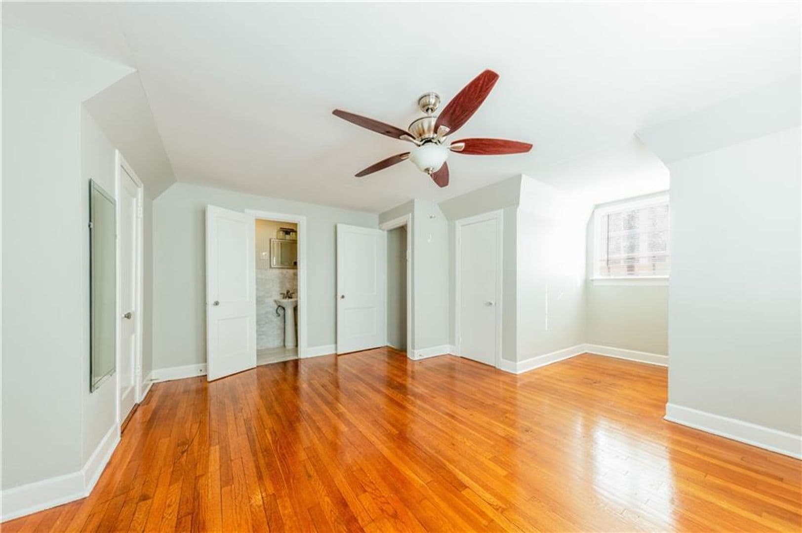 Austin Multiplex: 407 E 32nd St