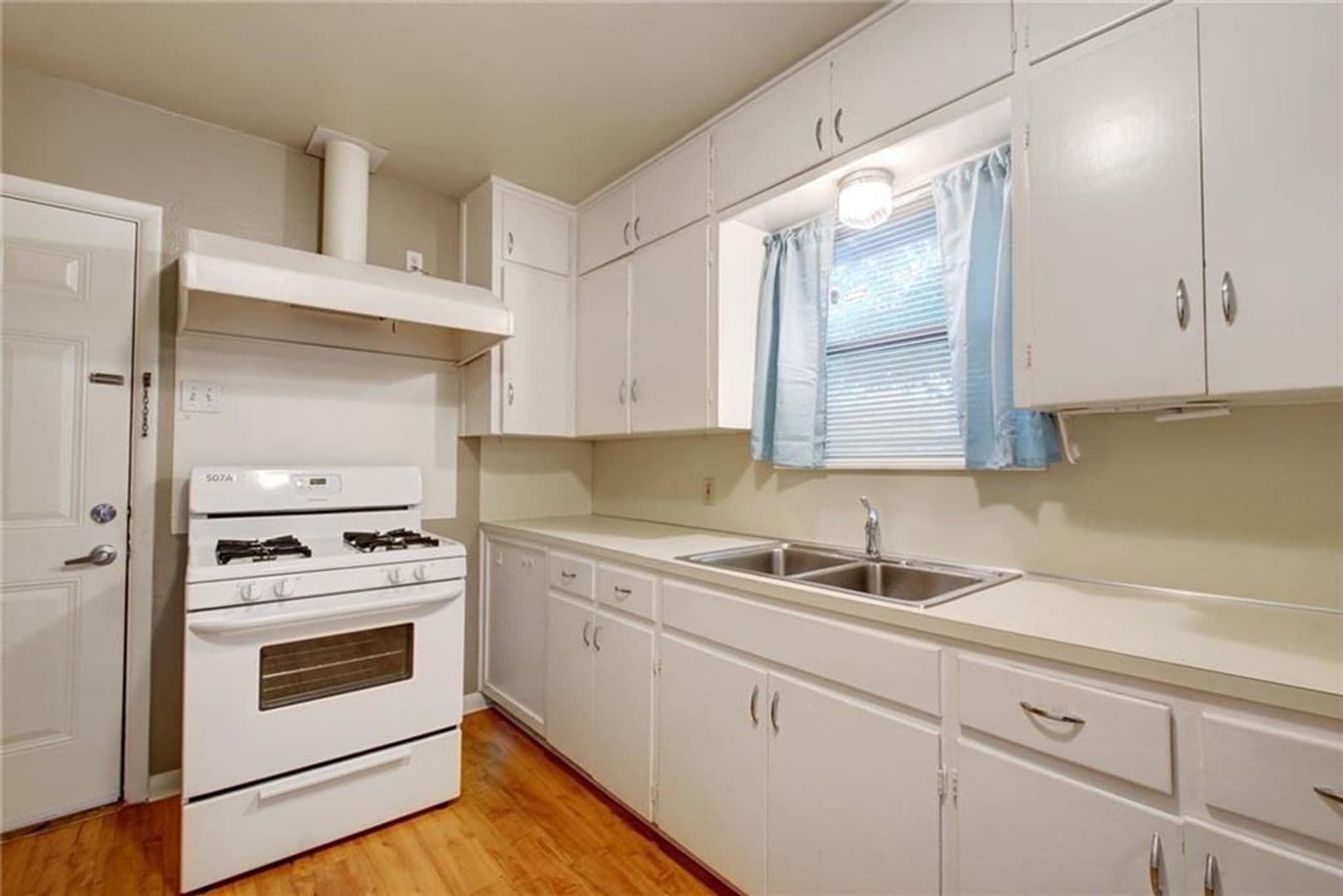 Austin Multiplex: 607 Bellevue Pl
