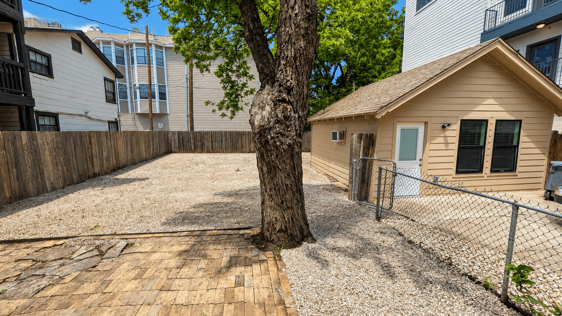 Austin House: 910 W 22nd 1/2 St