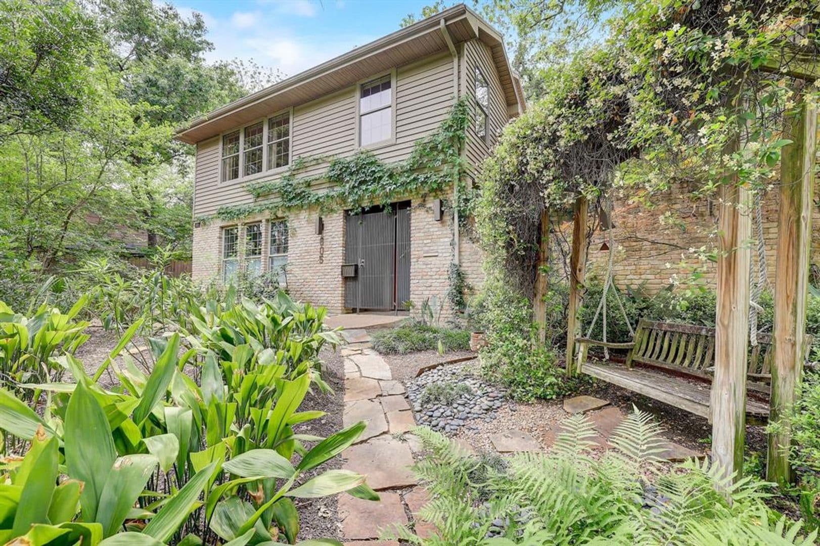 Austin House: 805 Leonard St