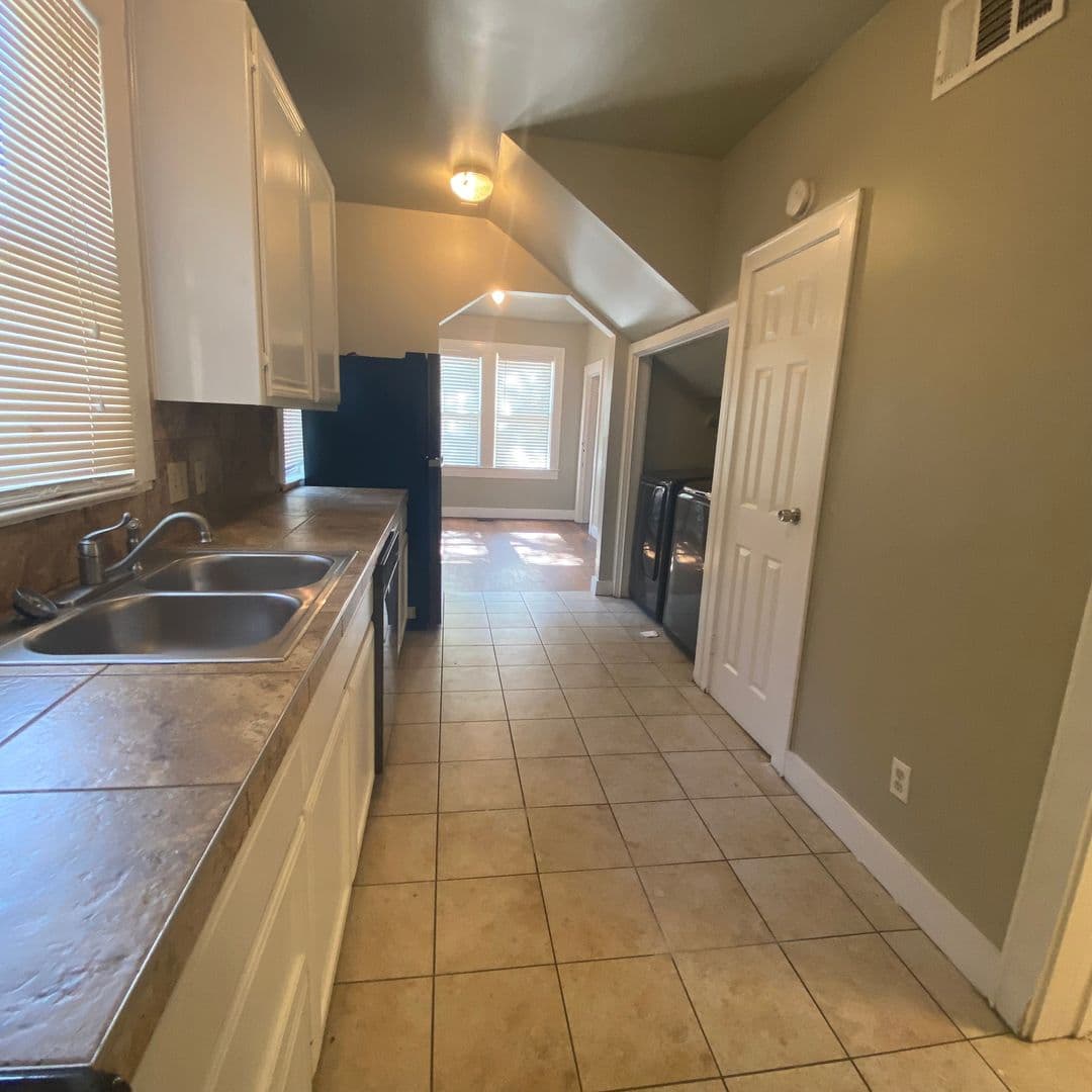Austin Multiplex: 2714 Whitis Ave - Entire House