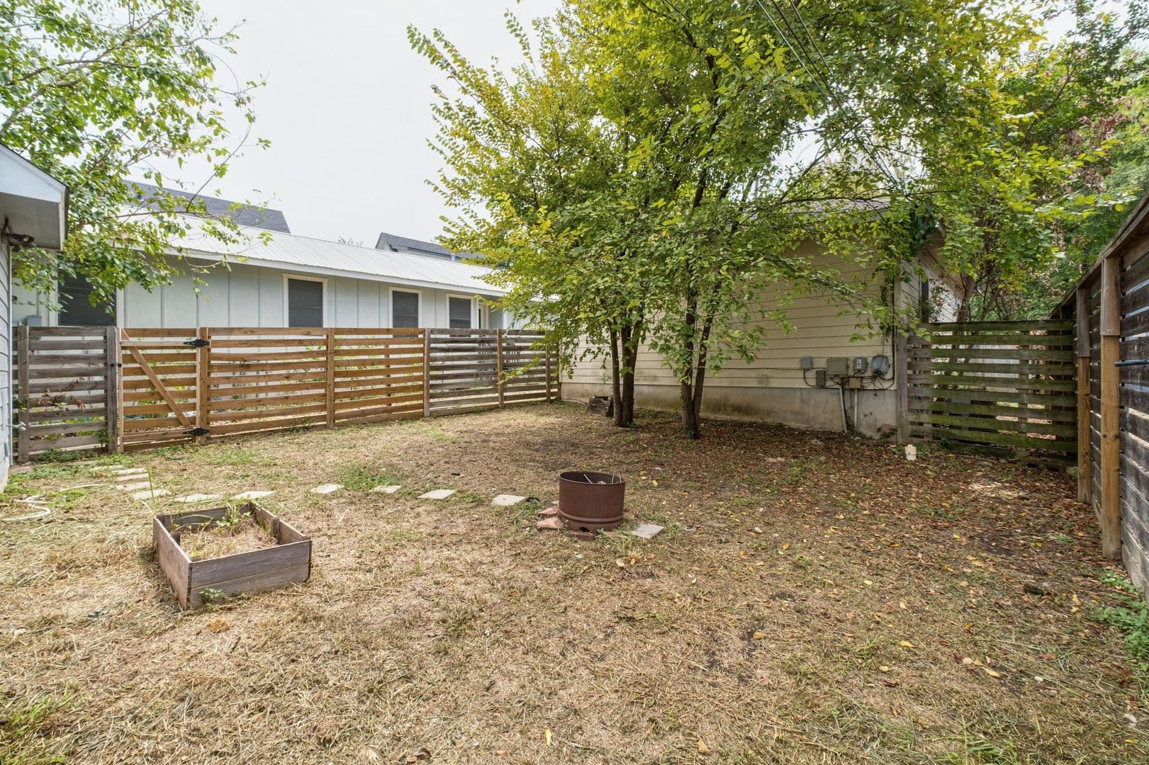 Austin Multiplex: 2917 E 16th St