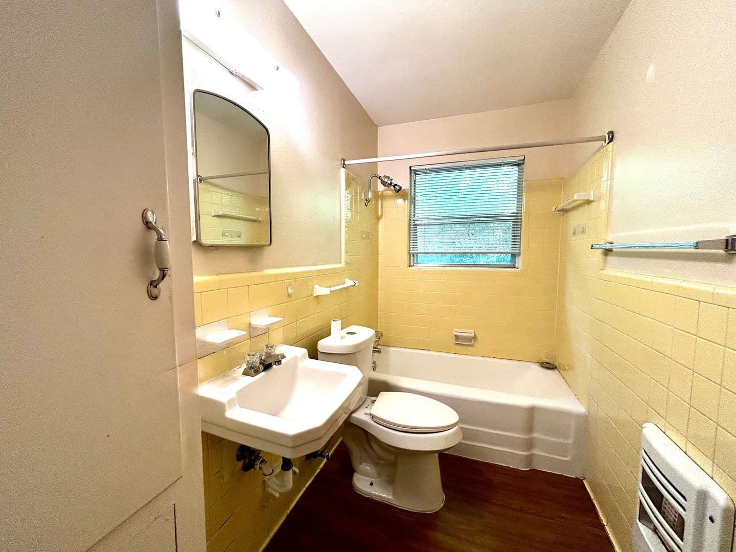 Austin Multiplex: 607 Bellevue Pl