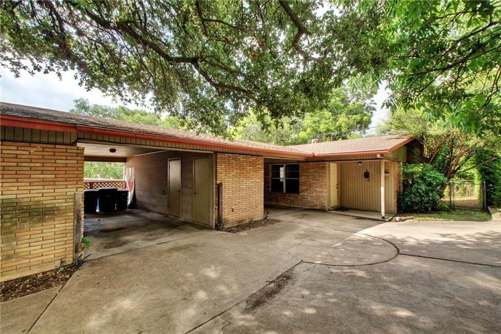 Austin Multiplex: 607 Bellevue Pl
