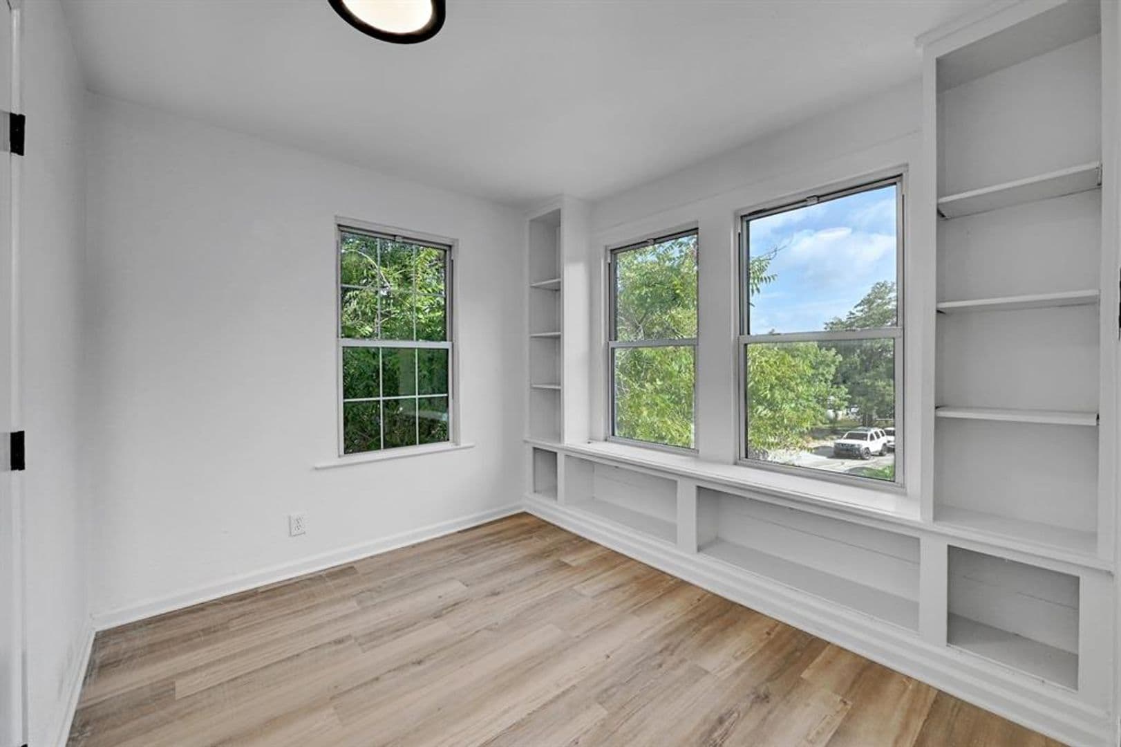 Austin Multiplex: 2305 Longview St