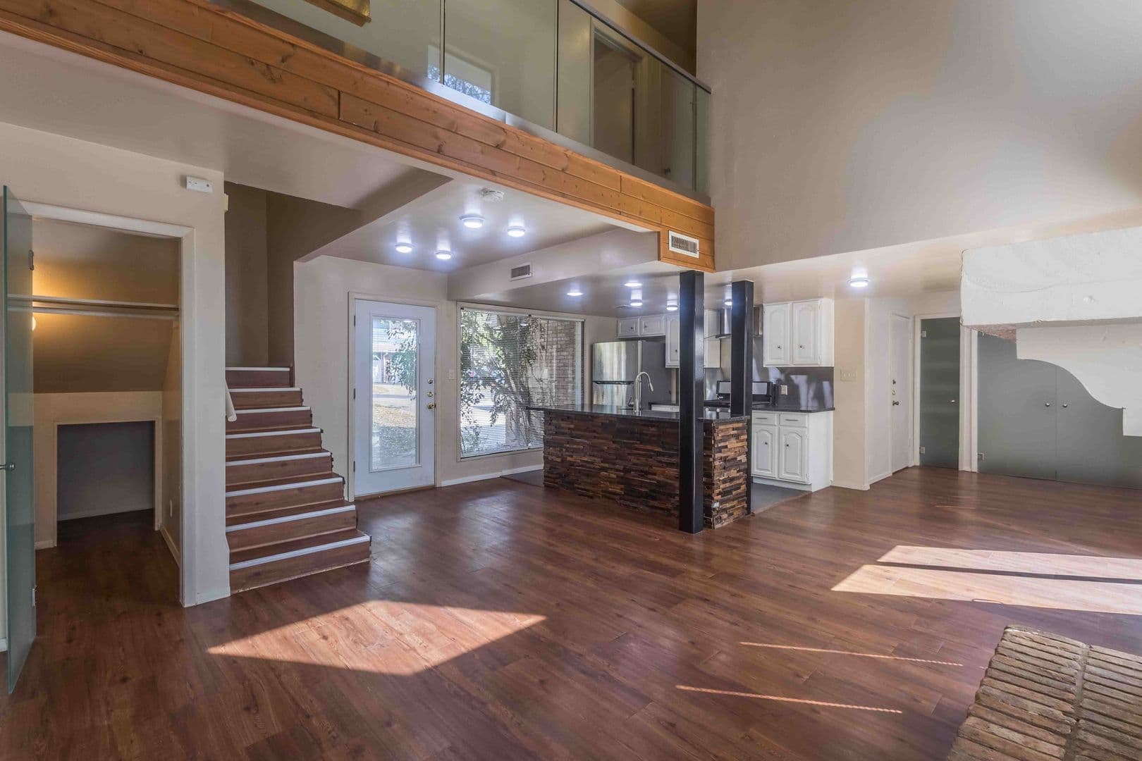 Austin Multiplex: 3901 Knollwood Dr
