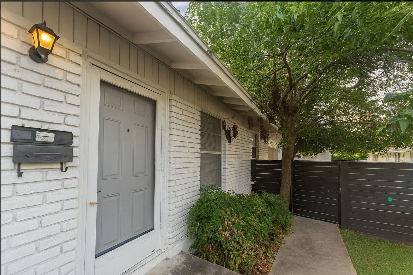 Austin Multiplex: 607 Bellevue Pl