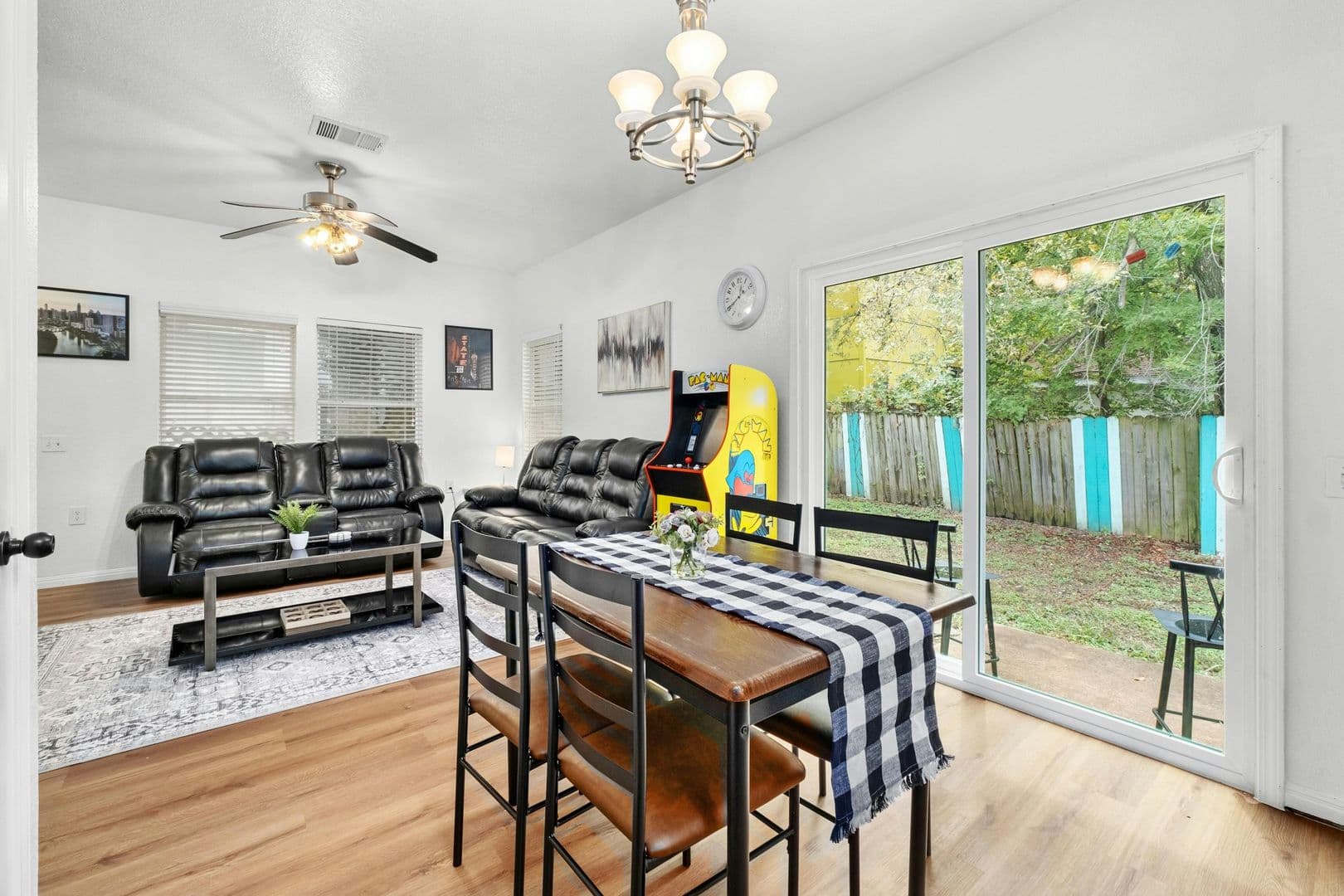 Austin Multiplex: 2917 E 16th St