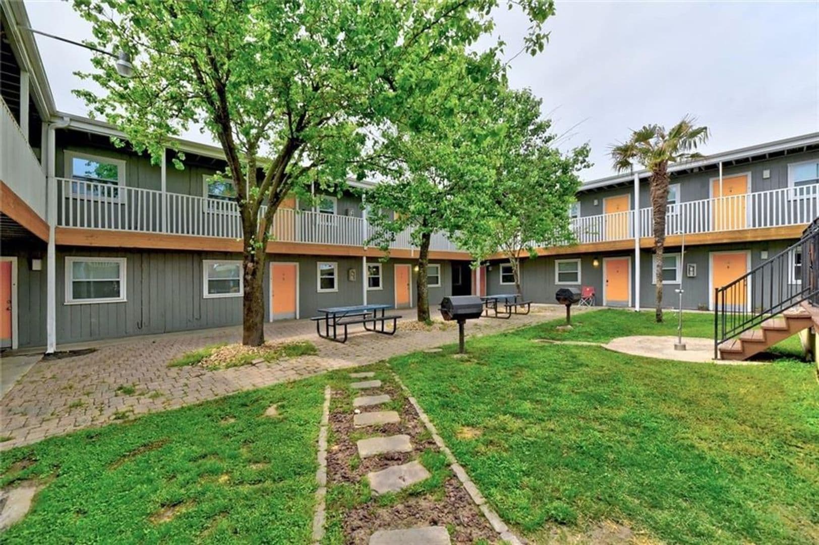 Austin Apartment: 2401 Manor Rd