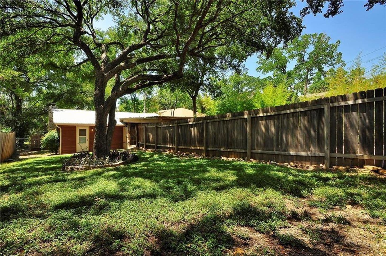Austin House: 1911 David St.