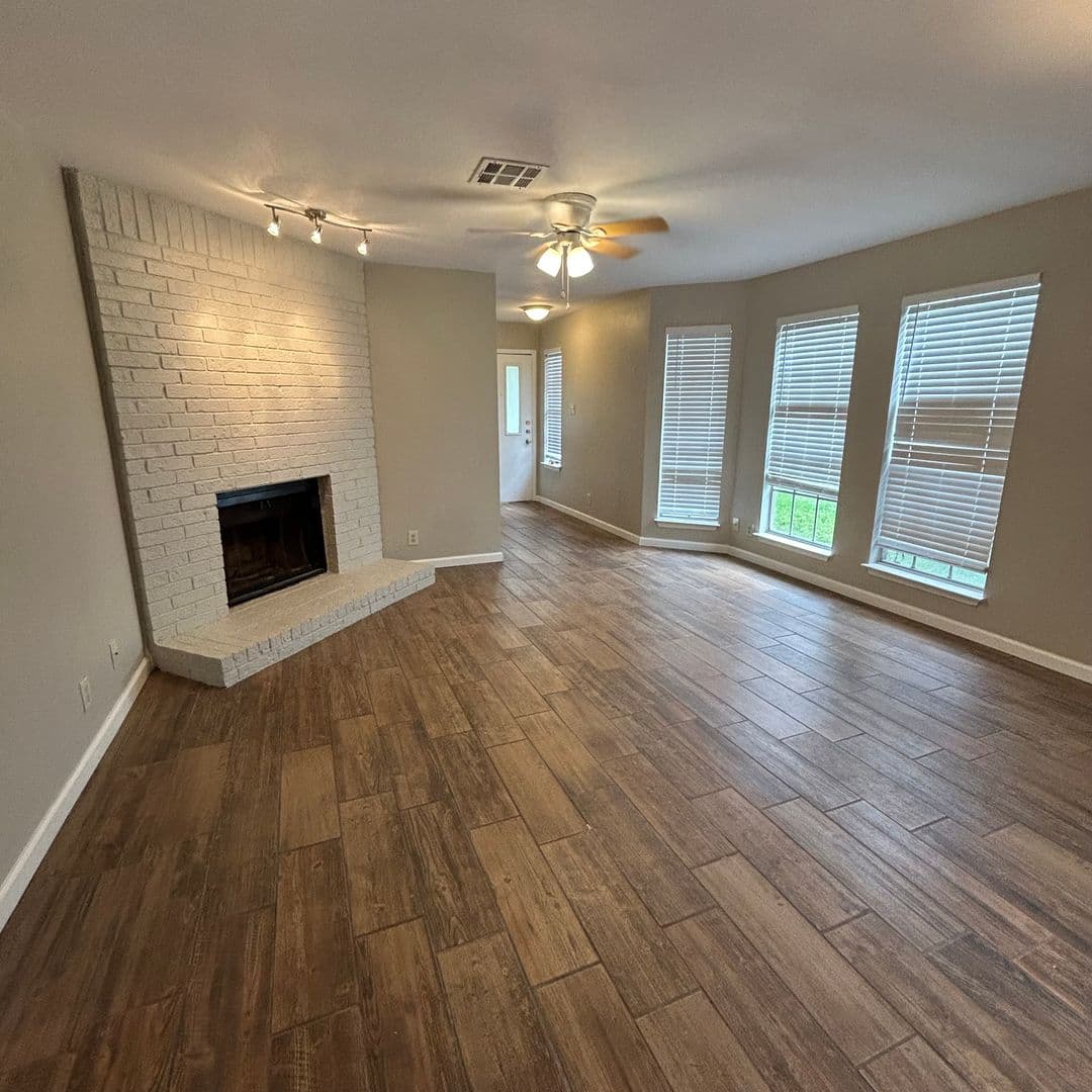Austin Multiplex: 1700 Waterloo Trl