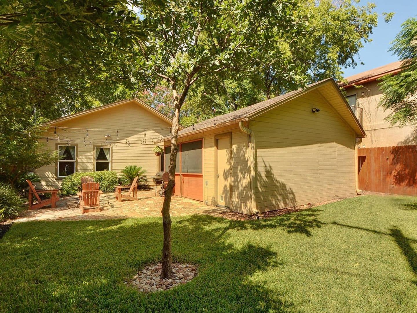 Austin House: 610 W. North Loop