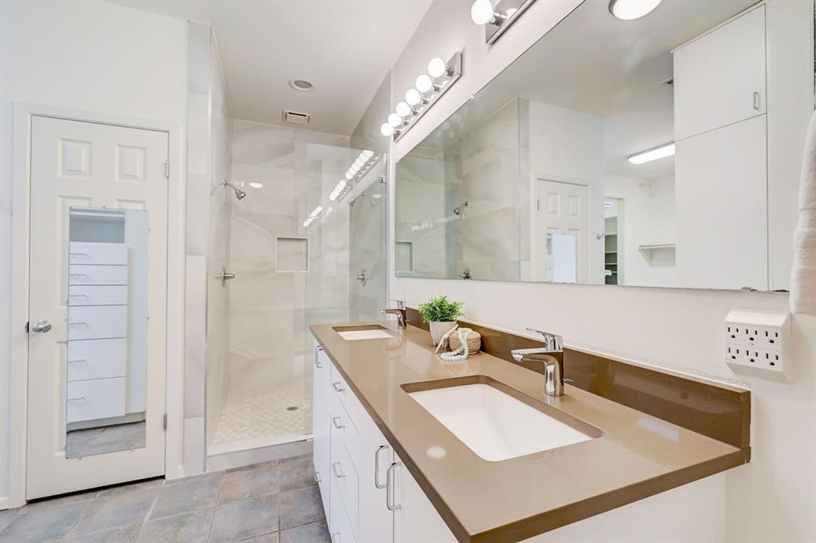 Austin House: 805 Leonard St