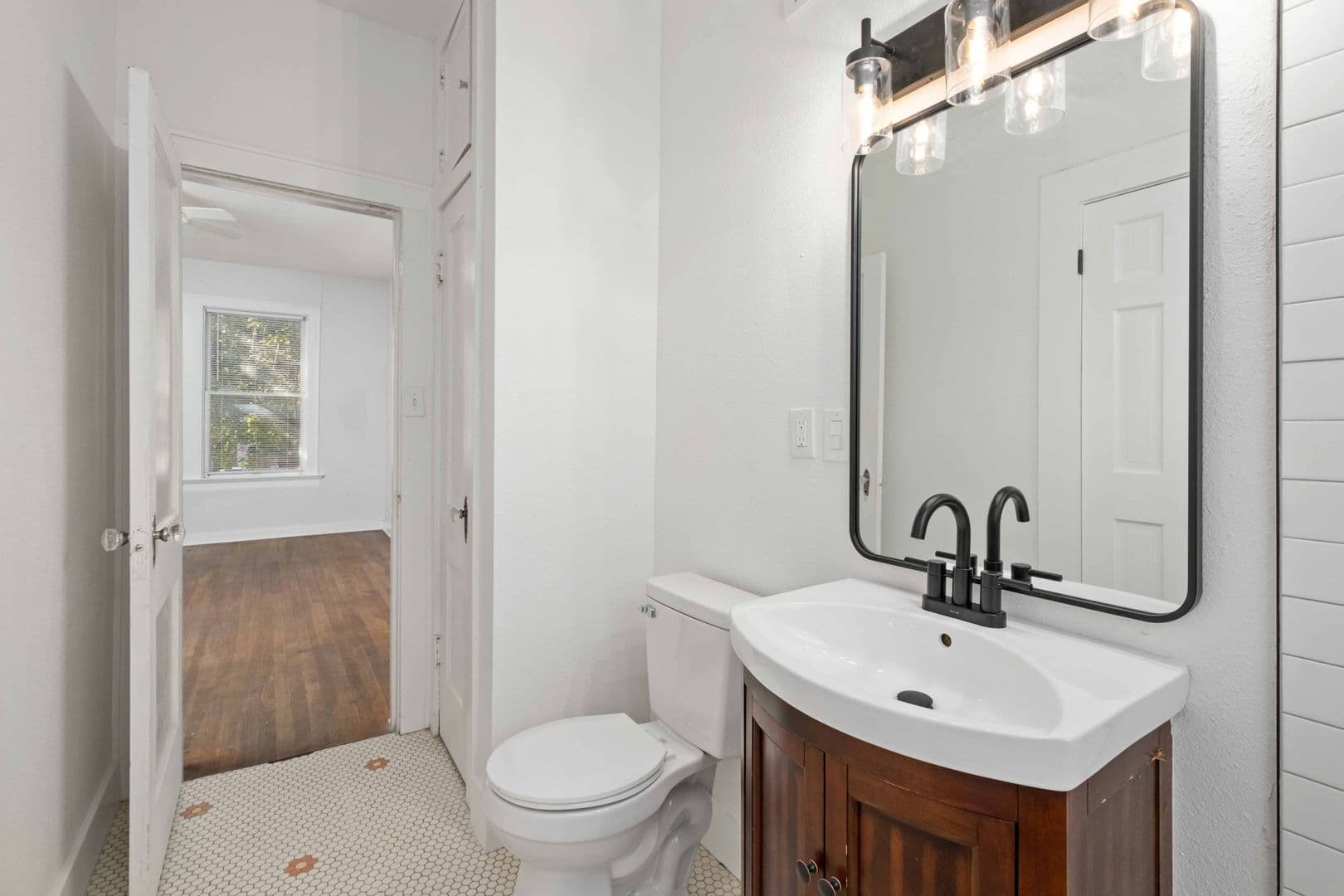 Austin Multiplex: 202 E 31st St