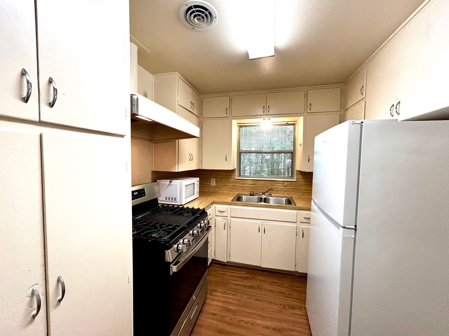Austin Multiplex: 607 Bellevue Pl