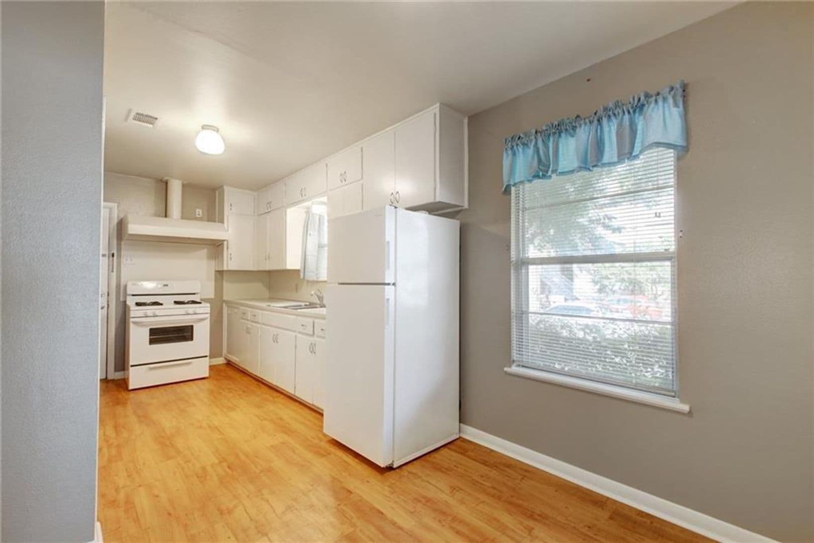 Austin Multiplex: 607 Bellevue Pl