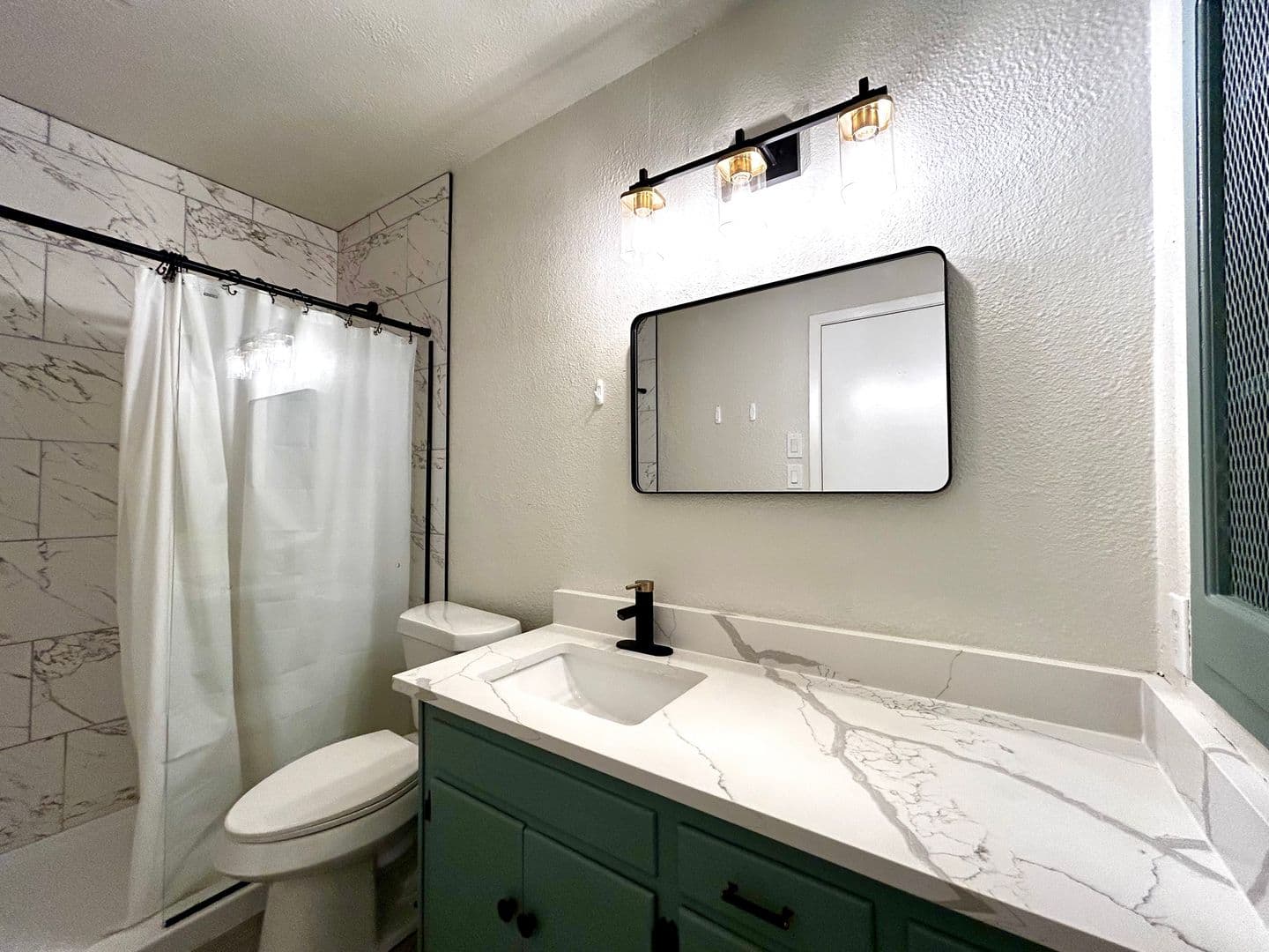 Austin Multiplex: 1005 W Martin Luther King Jr Blvd - Unit B