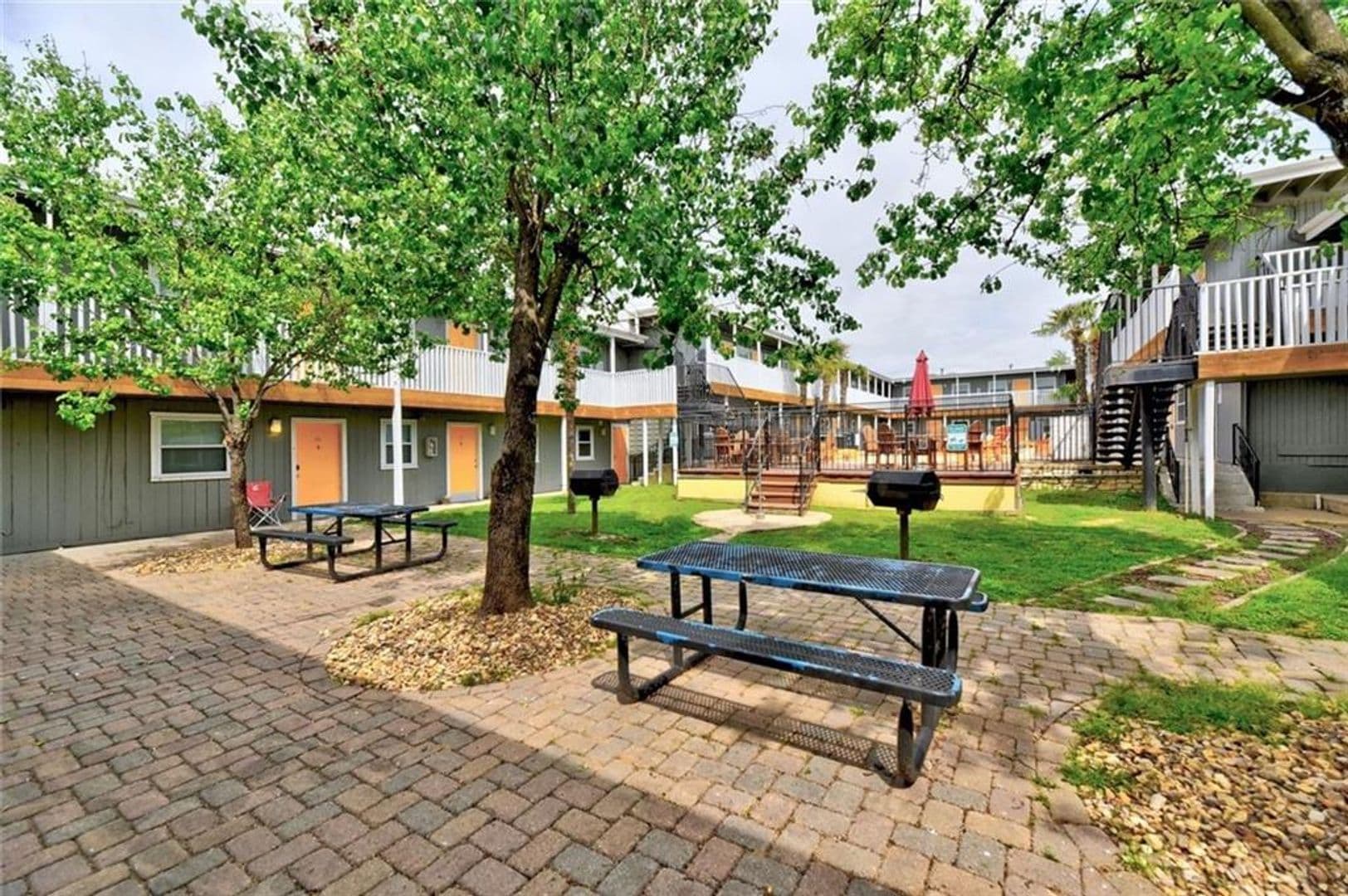 Austin Apartment: 2401 Manor Rd